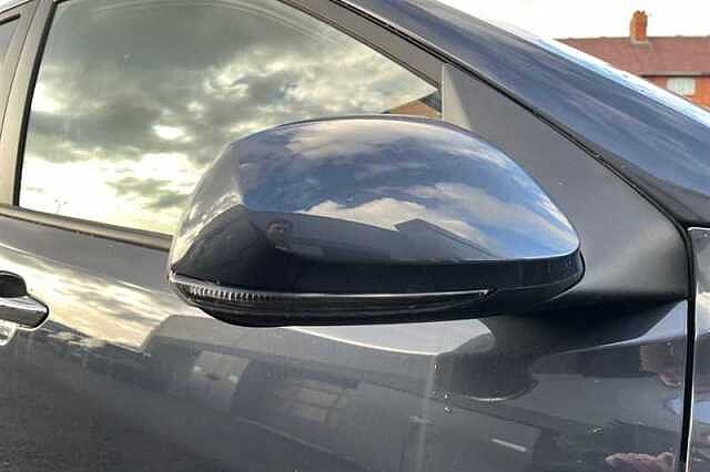 Hyundai i10 1.2 Premium Hatchback 5dr Petrol Auto Euro 6 (s/s) (79 ps)