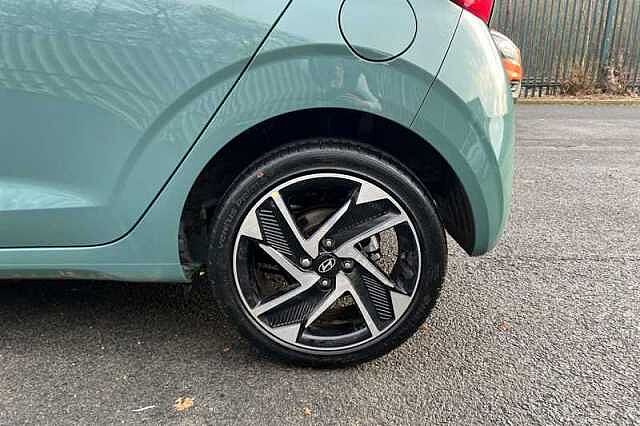 Hyundai i10 1.2 Premium Hatchback 5dr Petrol Auto Euro 6 (s/s) (79 ps)