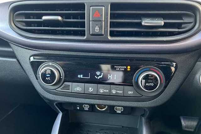 Hyundai i10 1.2 Premium Hatchback 5dr Petrol Auto Euro 6 (s/s) (79 ps)