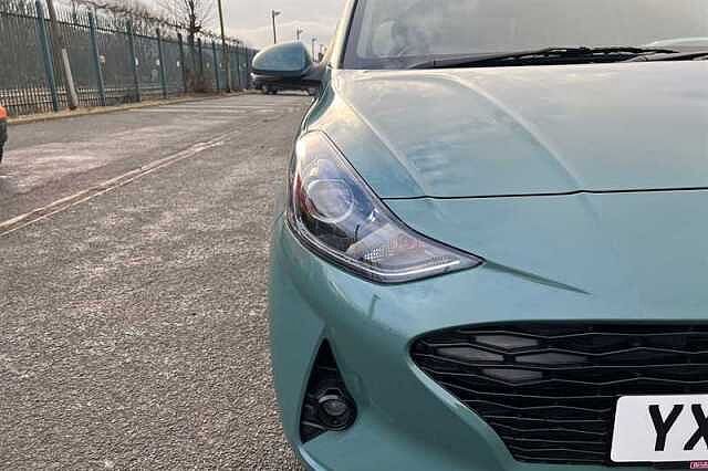 Hyundai i10 1.2 Premium Hatchback 5dr Petrol Auto Euro 6 (s/s) (79 ps)