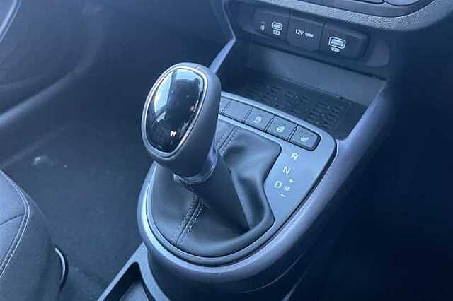Hyundai i10 1.2 Premium Hatchback 5dr Petrol Auto Euro 6 (s/s) (79 ps)
