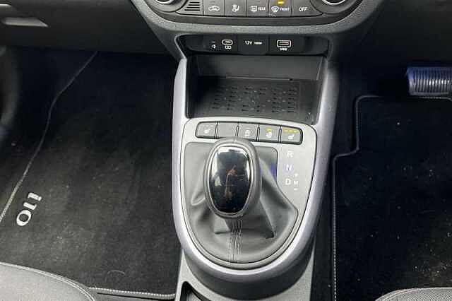 Hyundai i10 1.2 Premium Hatchback 5dr Petrol Auto Euro 6 (s/s) (79 ps)