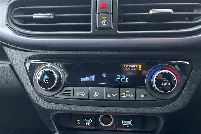 Hyundai i10 1.2 Premium Hatchback 5dr Petrol Manual Euro 6 (s/s) (79 ps)