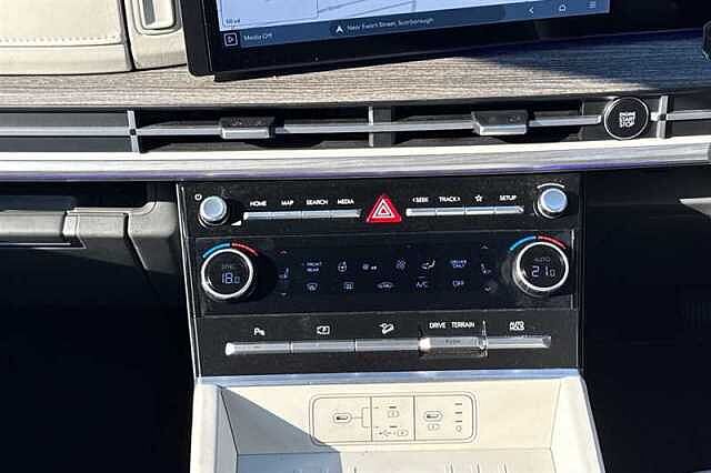 Hyundai SANTA FE 1.6 h T-GDi Premium SUV 5dr Petrol Hybrid Auto 4WD Euro 6 (s/s) (7Seat) (215 ps)