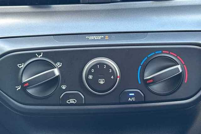 Hyundai BAYON 1.0 T-GDi Black Line SUV 5dr Petrol DCT Euro 6 (s/s) (90 ps) Green