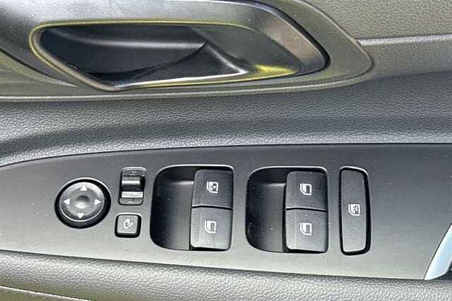 Hyundai BAYON 1.0 T-GDi Black Line SUV 5dr Petrol DCT Euro 6 (s/s) (90 ps) Green