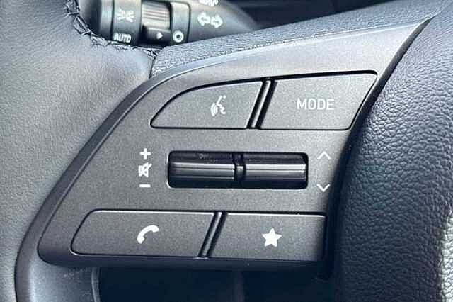 Hyundai BAYON 1.0 T-GDi Black Line SUV 5dr Petrol DCT Euro 6 (s/s) (90 ps) Green