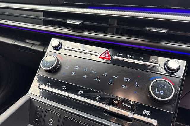 Hyundai SANTA FE 1.6 T-GDi 13.8kWh Calligraphy SUV 5dr Petrol Plug-in Hybrid Auto 4WD Euro 6 (s/s